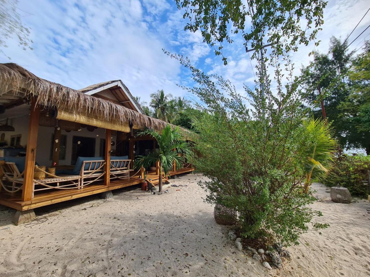 The Beach Shack Gili Air Exterior photo